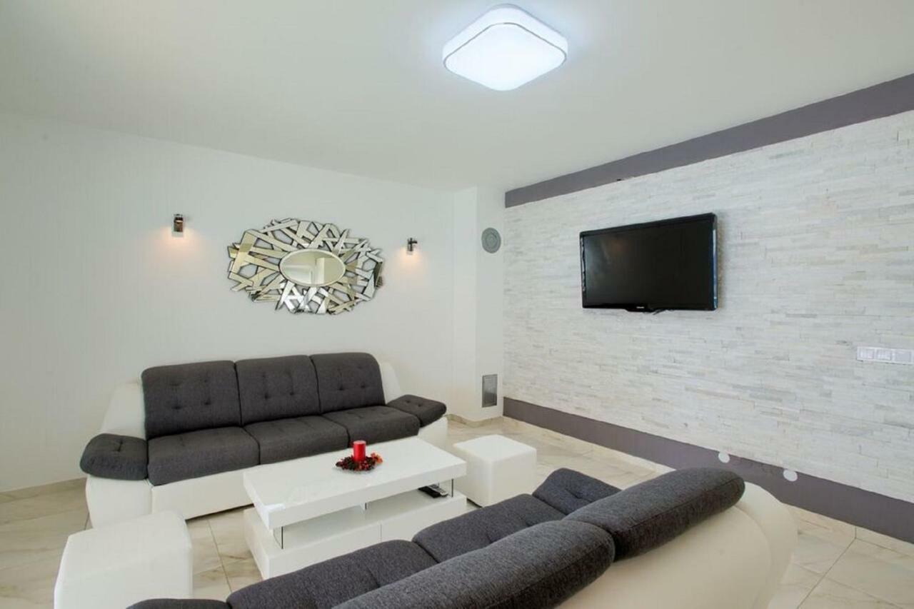 Villa Sanja Plovanija Exteriör bild